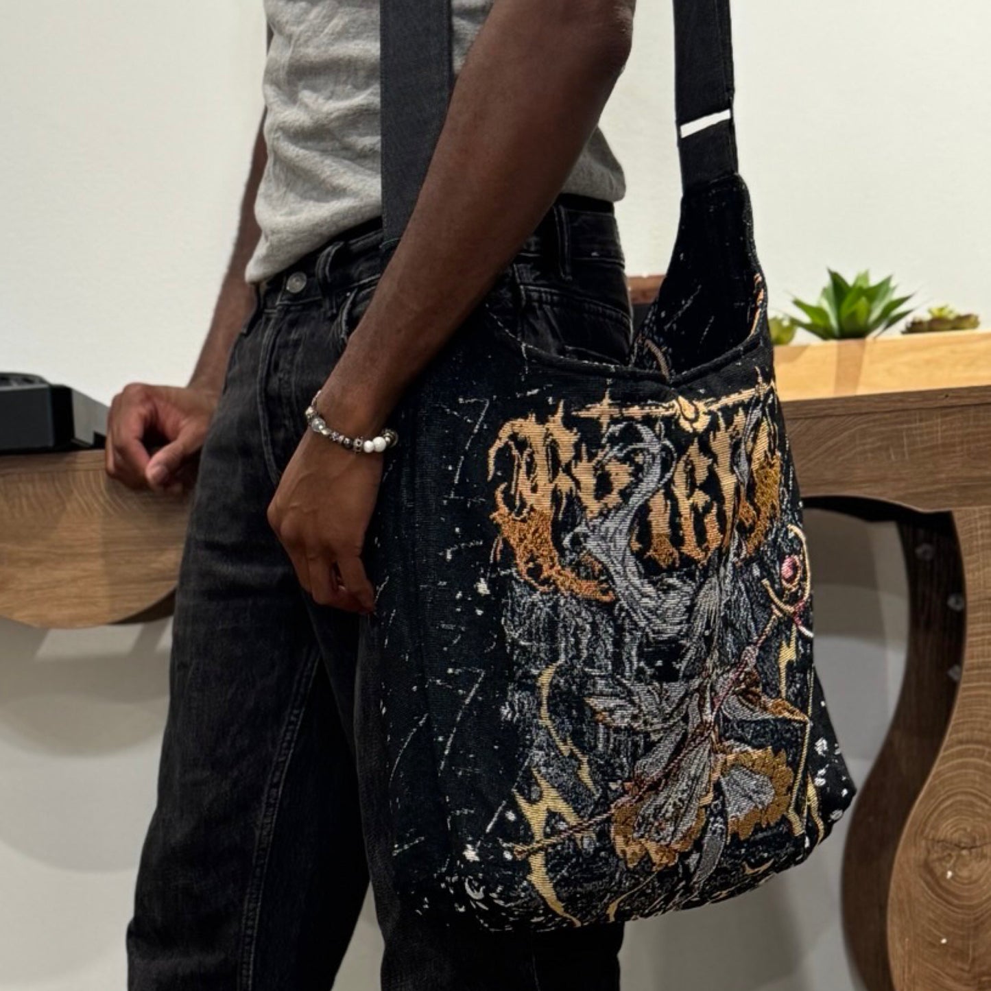 Frieren Tapestry Tote Bag