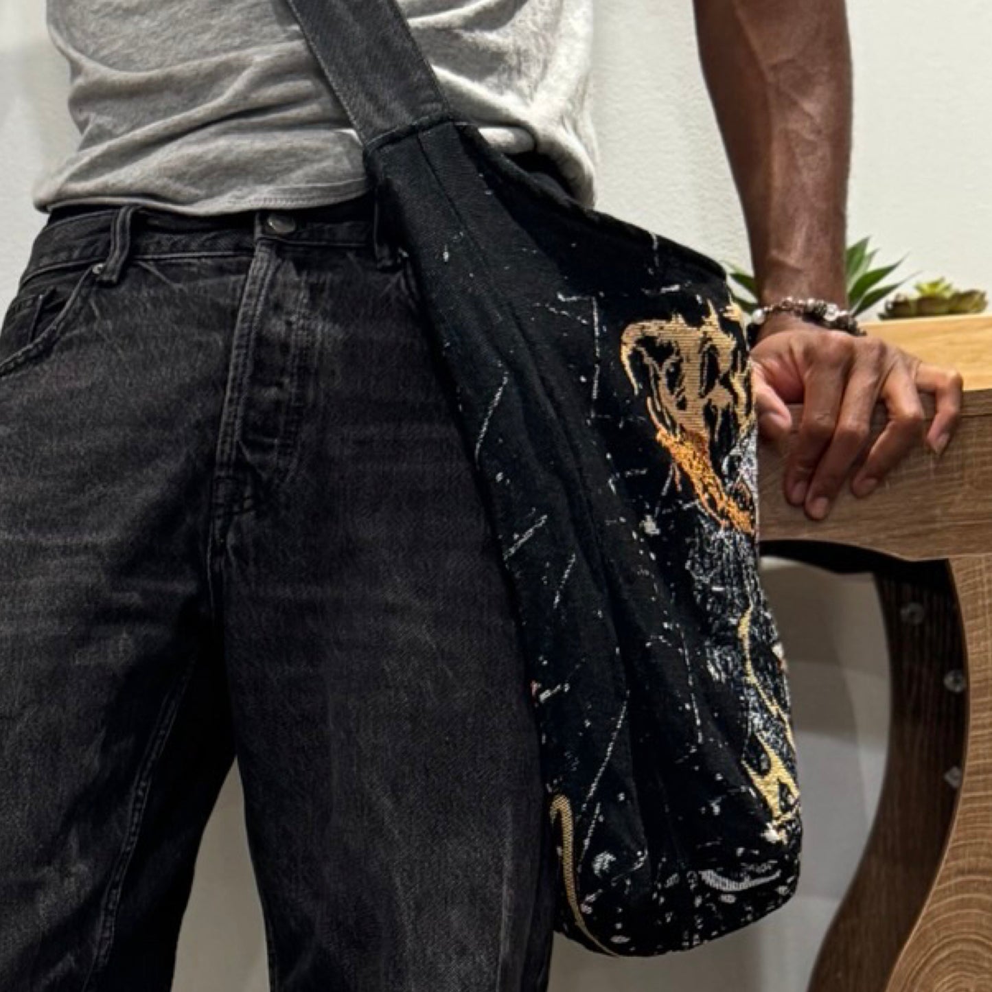 Frieren Tapestry Tote Bag